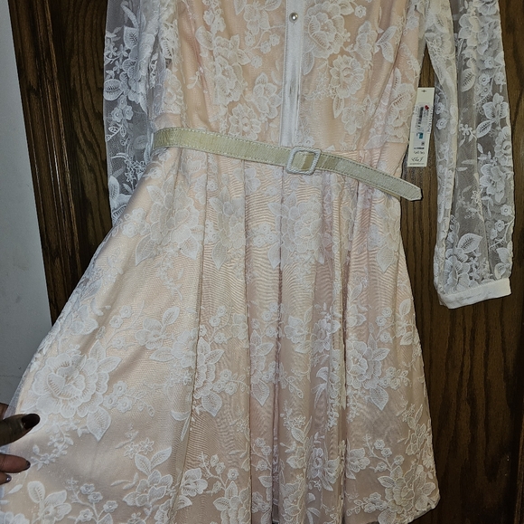 Dress - Picture 5 of 7